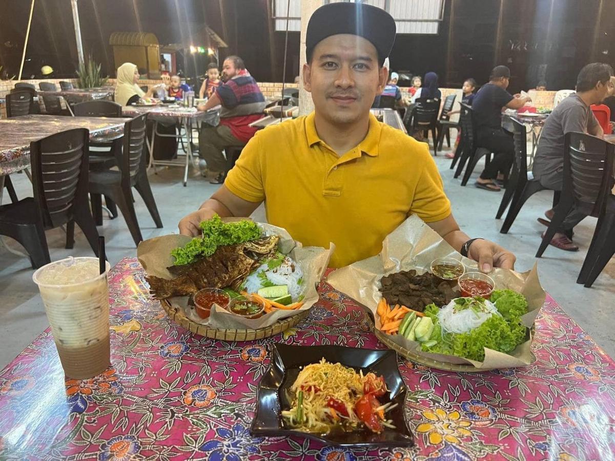 Yb Guest House 4 Bilik 5 Katil Chukai Bagian luar foto
