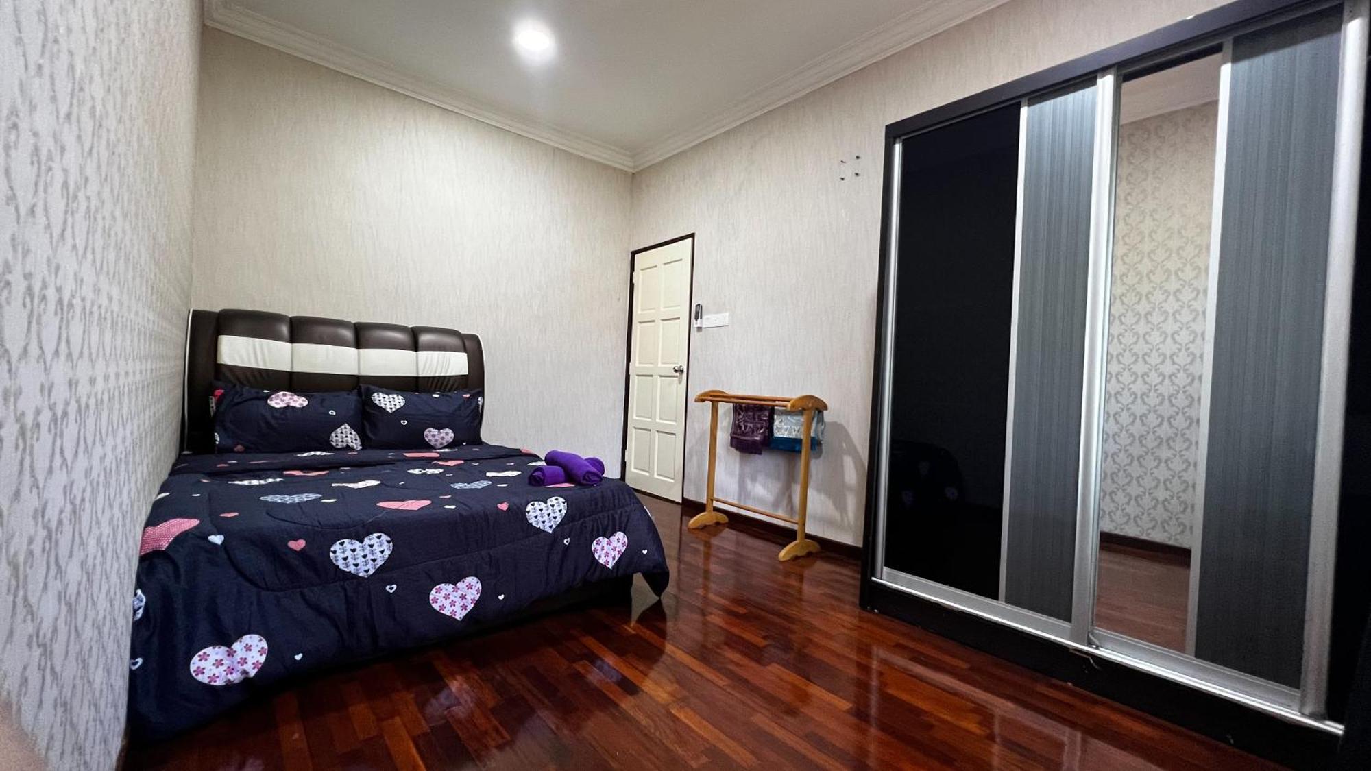 Yb Guest House 4 Bilik 5 Katil Chukai Bagian luar foto