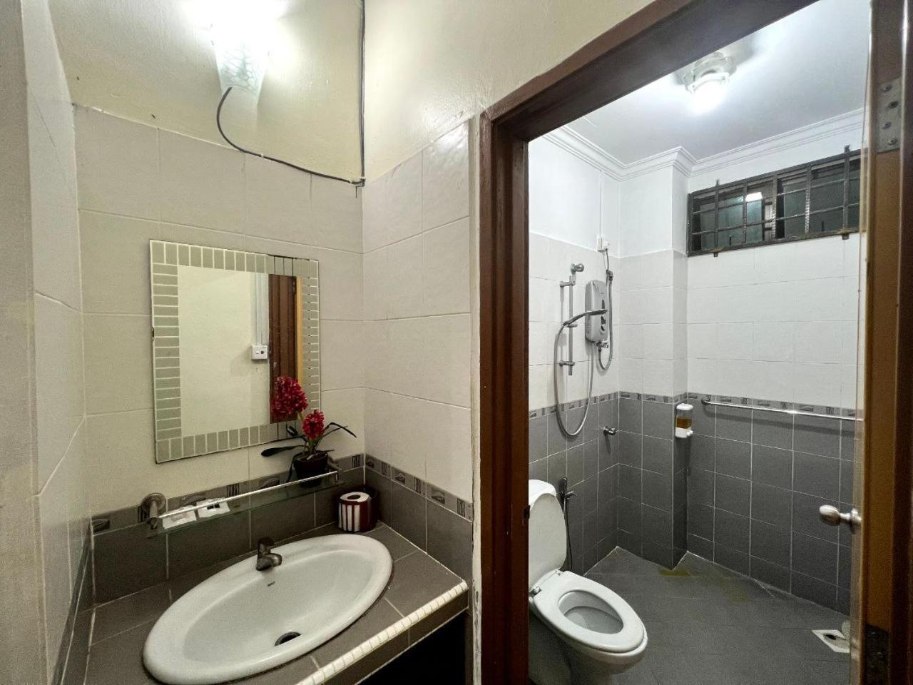 Yb Guest House 4 Bilik 5 Katil Chukai Bagian luar foto