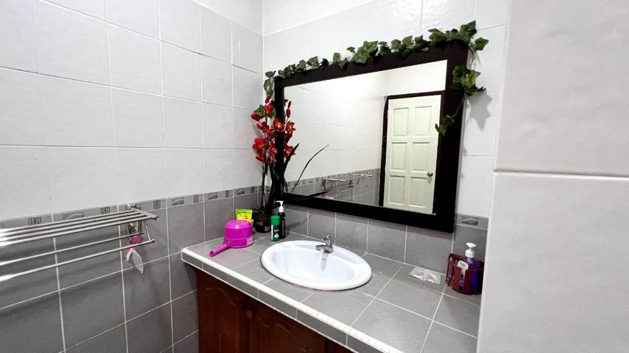 Yb Guest House 4 Bilik 5 Katil Chukai Bagian luar foto